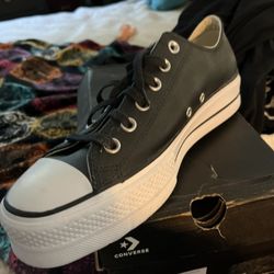 CHUCK TAYLOR ALL STAR LIFT LEATHER LOW-TOP SNEAKERS IN BLACK