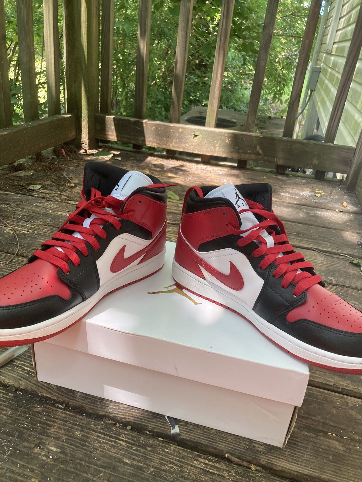 WMNS Air Jordan 1 Mid 40$ 10.5