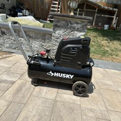 Husky Air Compresor 8 Gallon