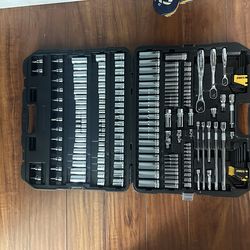 DEWALT Mechanics Tool Set
