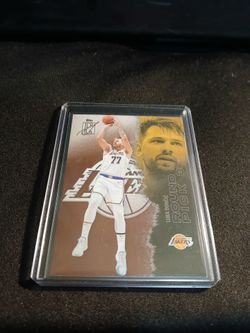 LUKA DONCIC LAKERS SPORT CARD
