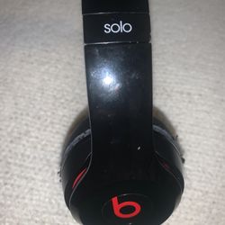 Beats solo 1 WIRED headphones (NO BLUETOOTH CAPABILITIES AT ALL)