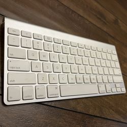 A1314 Apple Wireless Keyboard