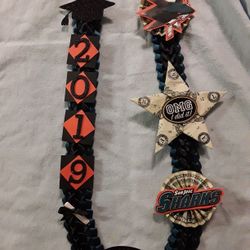 collares de graduación $30 más dinero