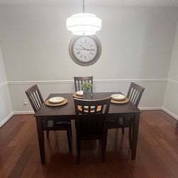 Dining Table With Leaf And 6 Chairs 