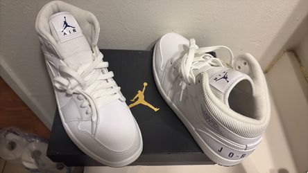 Air Jordan 1 Mid white/concord-white size 9