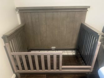 Crib/ Toddler Bed & Dresser