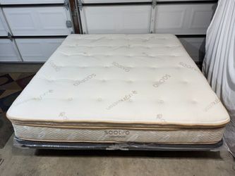 Saatva Latex Hybrid King Mattress - LIKE NEW! Delivery Available