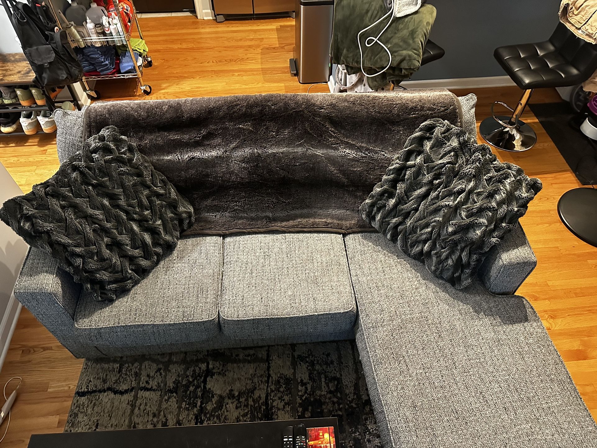 Couch With Reversible Chase