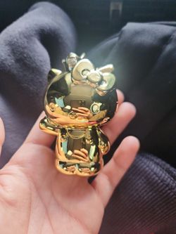 Golden hello kitty