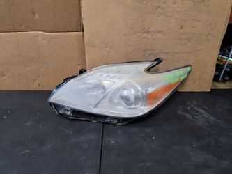 2010-2011-2012-2013-2014-2015 TOTOTA PRIUS LEFT HEADLIGHT OEM USED #11729