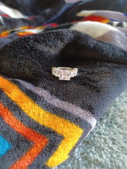 Absolutely GORGEOUS Engagement Or Promise ring MUST SEE!!!!!!!!!!!