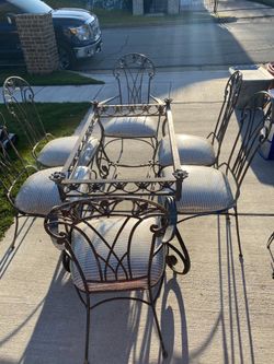 Dining table & chairs (6)