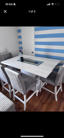 Dining Table w/ 3 Chairs