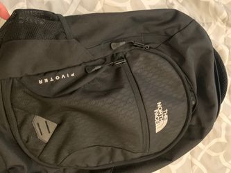 The North Face bagpack— Pivoter