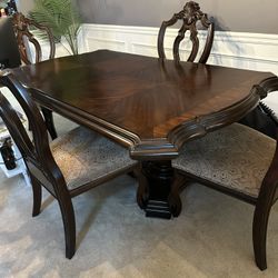Haverty's Dining Room  Set - Table And 4 Chairs