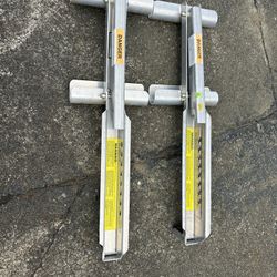 Pair Ladder Jacks