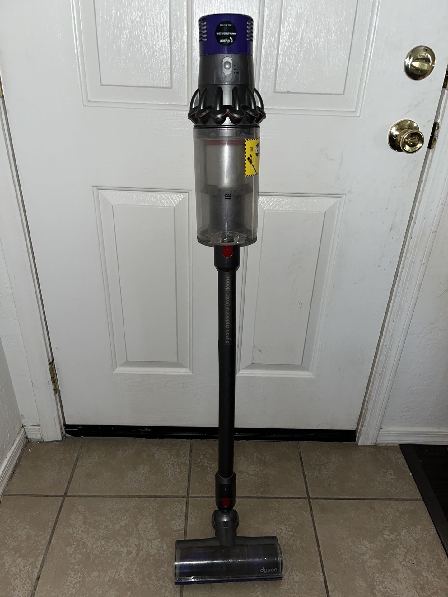 Dyson V10 cyclone Chrodless Vacuum