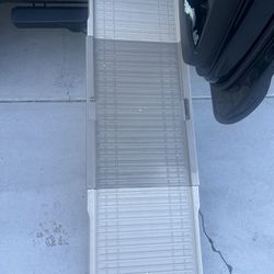 Amazon Basics Plastic Pet Ramp Universal for Car, Truck, or SUV, Tri-Fold, 63 in x 18.3 in x 3.9 in, Ivory lot#0.7APR1617 