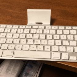 Genuine, Apple Ipad Keyboard Docking Station Model, A 1359 Works On First Second And Third Generations