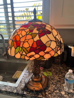 Vintage Dale Tiffany Lamp butterfly/floral double socket