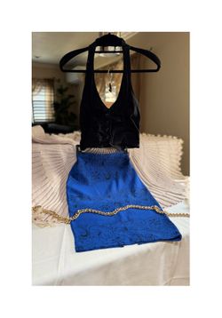 Beautiful Set Skirt/ Blouse Med  💙🖤