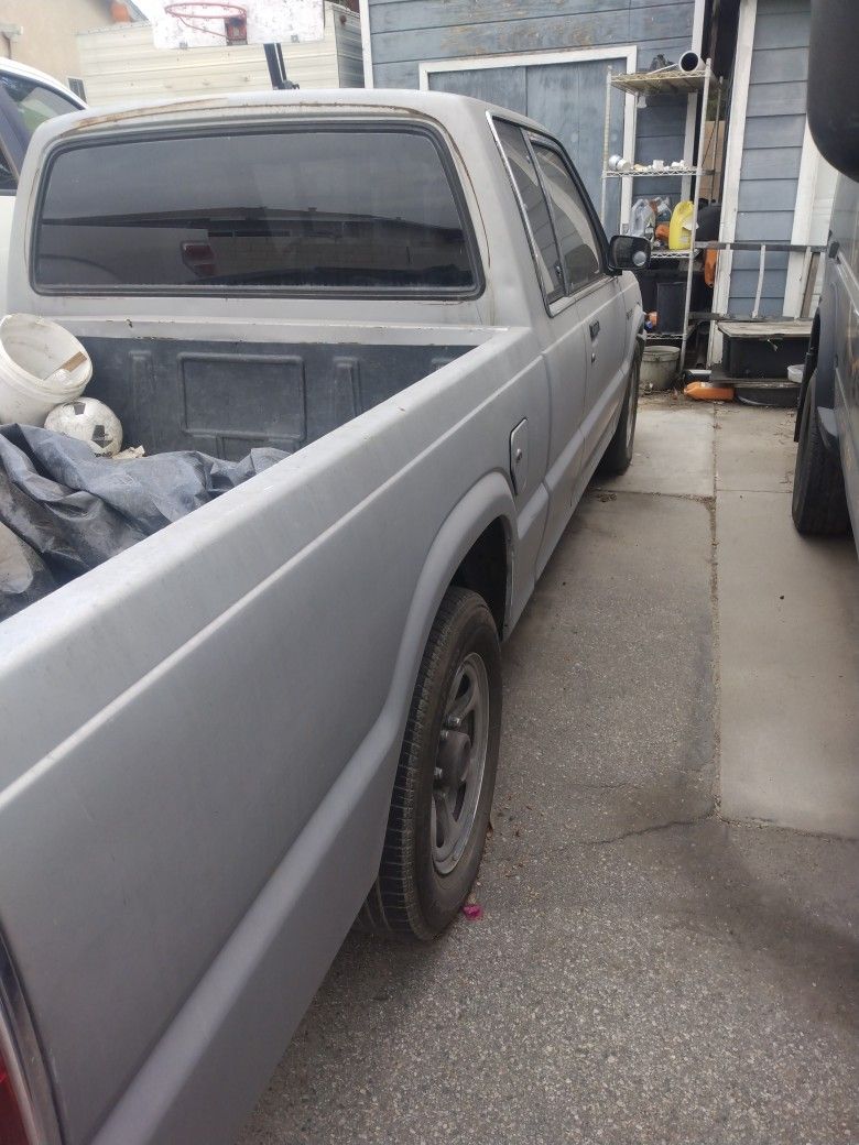 1988 Mazda B2200