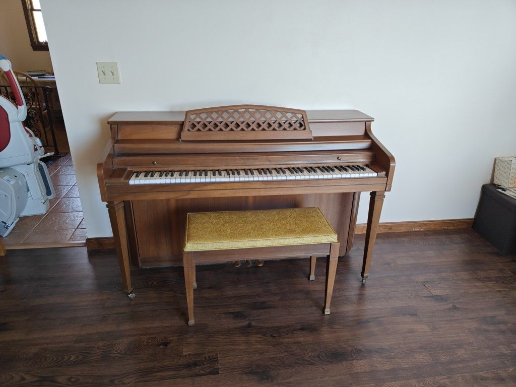 Spinet Piano Great Shape