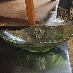 vintage Anchor Hocking   green banana boat bowl