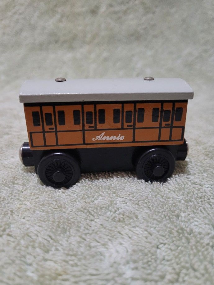 Vintage 1990s Annie Train Thomas Wooden Railway Flat Magnet Wood Staples.
