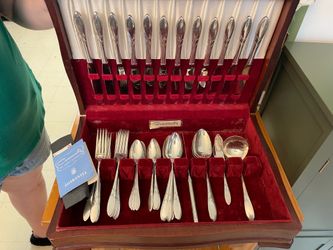 Community cutlery Lady Hamilton flatware silverware silver plated 64 piece set with wooden case