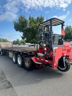 2006 FLATBED TANDEM PIGGYBACK MOUNT 36 FT WITH 2006 MOFFETT M5500W FORKLIFT