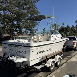 Trophy Pro 2052 WA 220