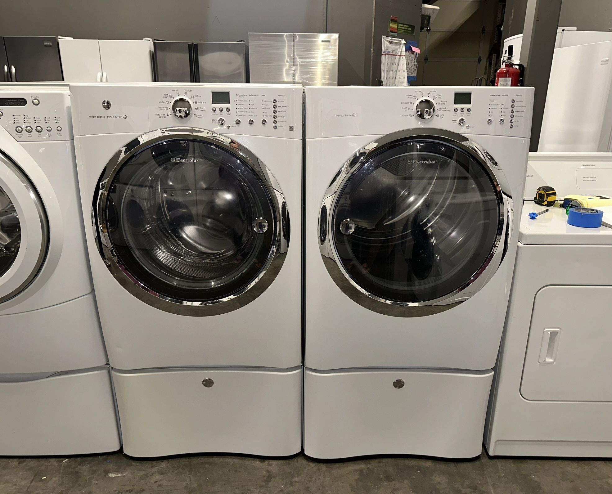ELECTROLUX XL CAPACITY WASHER DRYER STEAM ELECTRIC SET 