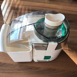Juicer machine ( The Juiceman Jr)