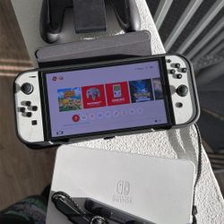 Nintendo Switch Oled Like New With Accessories