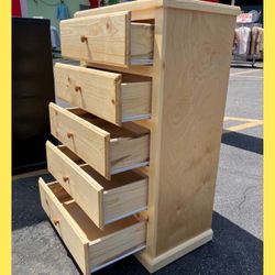 Dresser / Five drawers dresser