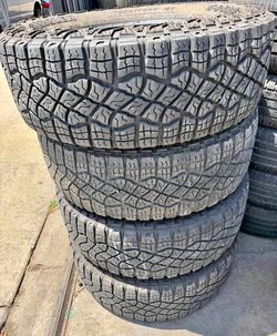 325/65/18 Goodyear 📍📍 Vendo un set de llantas con 80% de vida las 4 📍🌟
