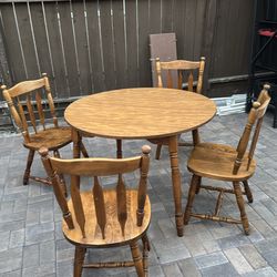 Comedor con 4 sillas