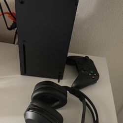 Xbox Series X With Bluetooth Headset 