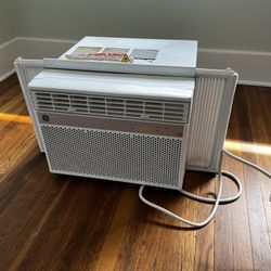 Window AC Unit 550 SQFT