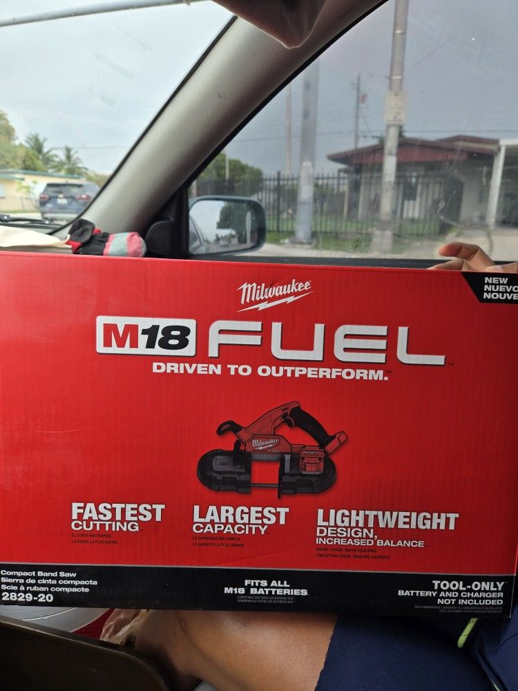 Milwaukee Fuel Compact Band Saw