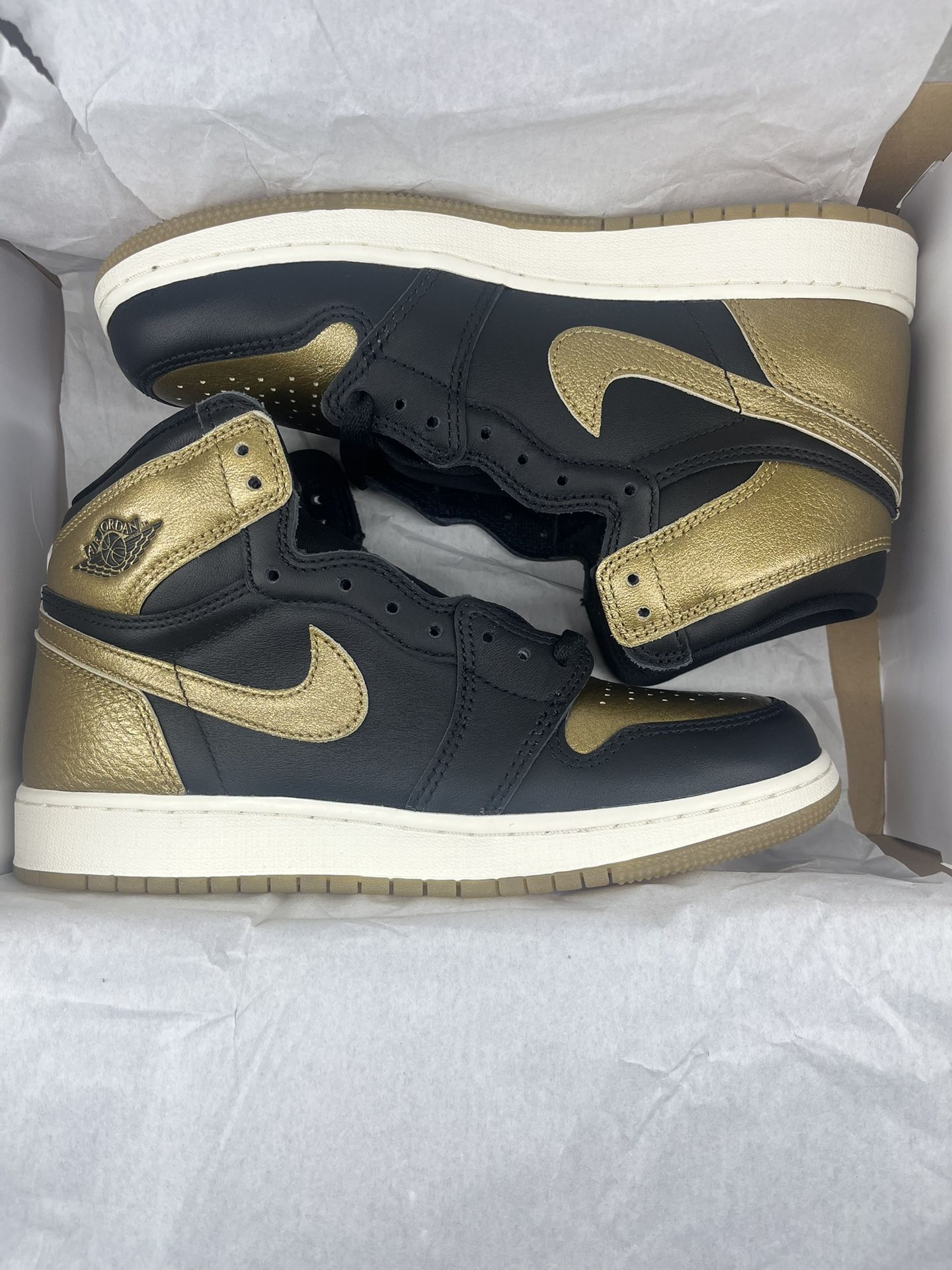 New Nike Air Jordan 1 Retro Gold & Black 6.5y 8 Women