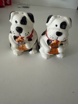 Salt and pepper shaker