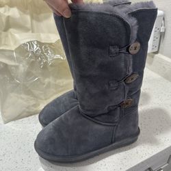 Women’s Bearpaw Boots Gray  Size 8 And Dust Bag 
