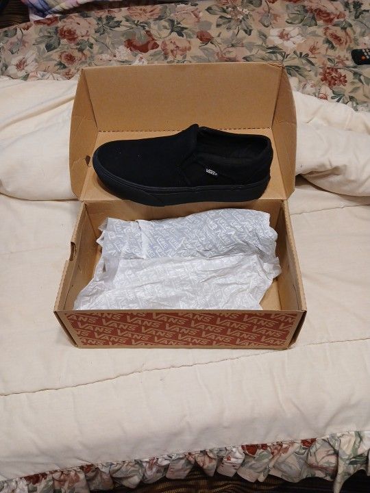 New in The Box Women's 7.5 VANS