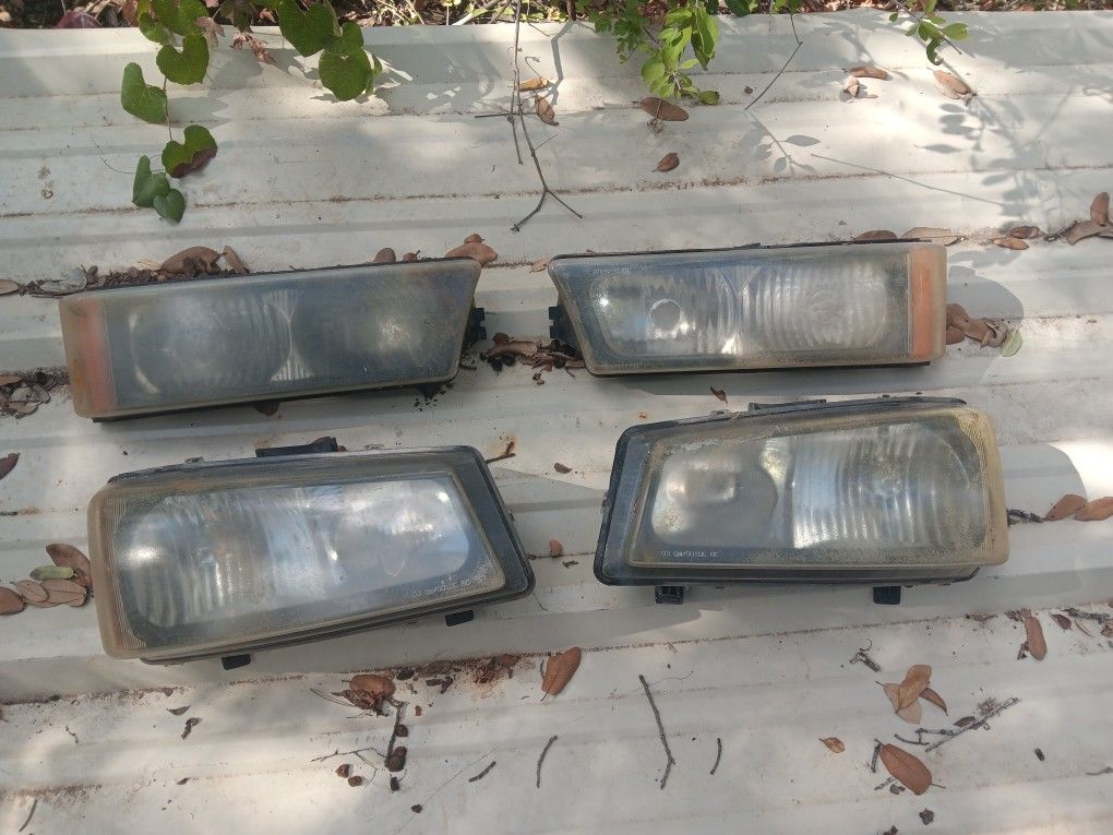 Pair of OEM "Cat Eye" Headlights for 2003-2007 Chevy Silverado / 2003-2006 Avalanche