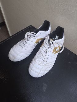 Size 8 men's soccer shoes