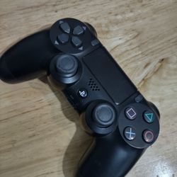 PS4 CONTROLLER 