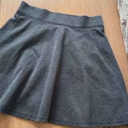 Girls 7/8 Children’s place Gray Skirt